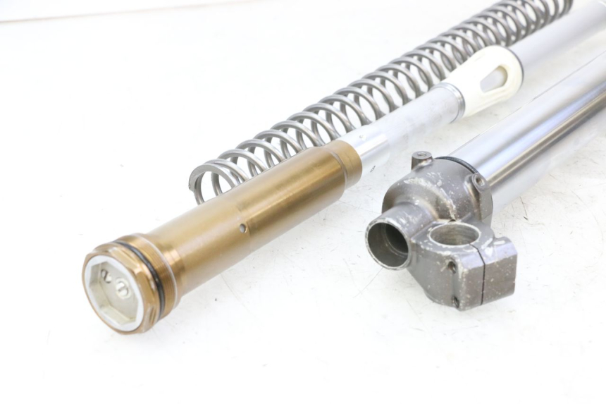 photo de STELO FORCELLA DESTRA YAMAHA YZF YZ-F 450 (2014 - 2016) - Focus sulla struttura