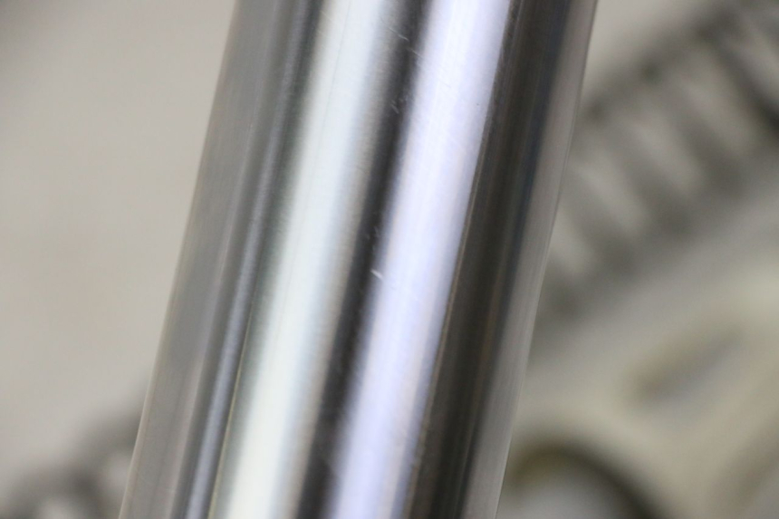 photo de STELO FORCELLA DESTRA YAMAHA YZF YZ-F 450 (2014 - 2016) - Dettagli dei punti di fissaggio