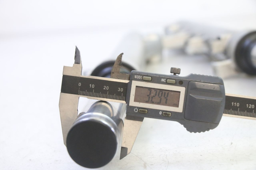 photo de STELO FORCELLA HONDA FES S-WING SWING ABS 125 (2007 - 2015) - Primo piano ad alta risoluzione