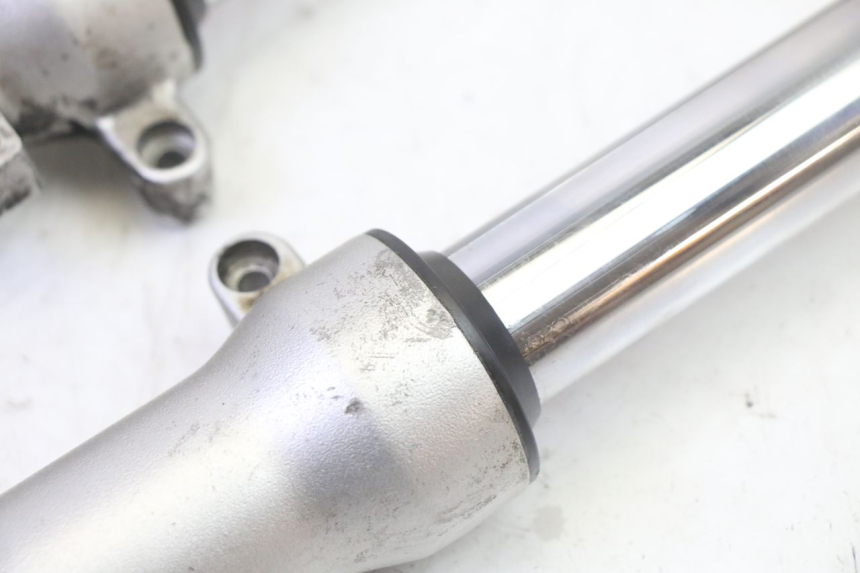 photo de STELO FORCELLA HONDA FES S-WING SWING ABS 125 (2007 - 2015) - Dettagli dei punti di fissaggio