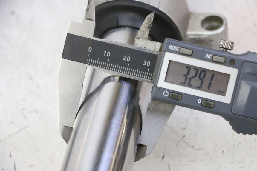 photo de STELO FORCELLA HONDA FES S-WING SWING ABS 125 (2007 - 2015) - Dettaglio del componente