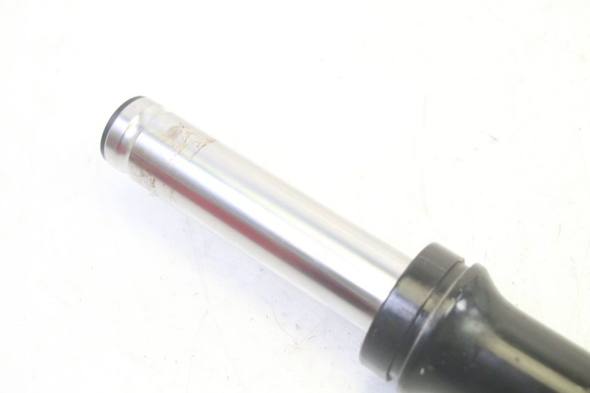 photo de STELO FORCELLA SINISTRA SYM FIDDLE 3 III 125 (2014 - 2020) - Dettaglio del componente