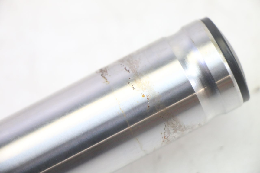 photo de STELO FORCELLA SINISTRA SYM FIDDLE 3 III 125 (2014 - 2020) - Marcature e riferimenti originali