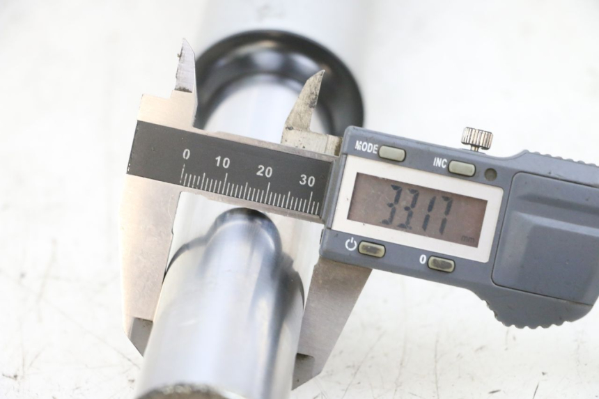 photo de STELO FORCELLA SINISTRA PIAGGIO FLY 4T 50 (2013 - 2017) - Dettaglio del componente