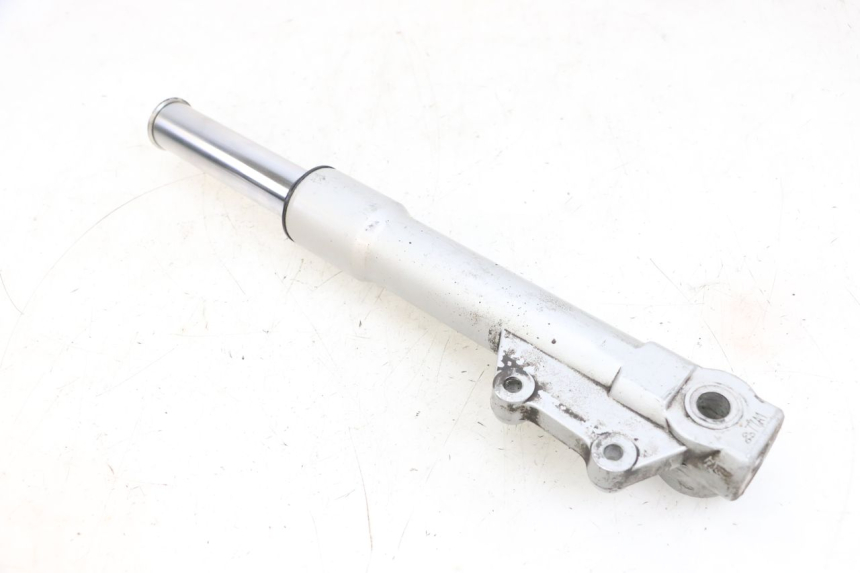 photo de STELO FORCELLA SINISTRA PIAGGIO FLY 4T 50 (2013 - 2017) - Altra angolazione