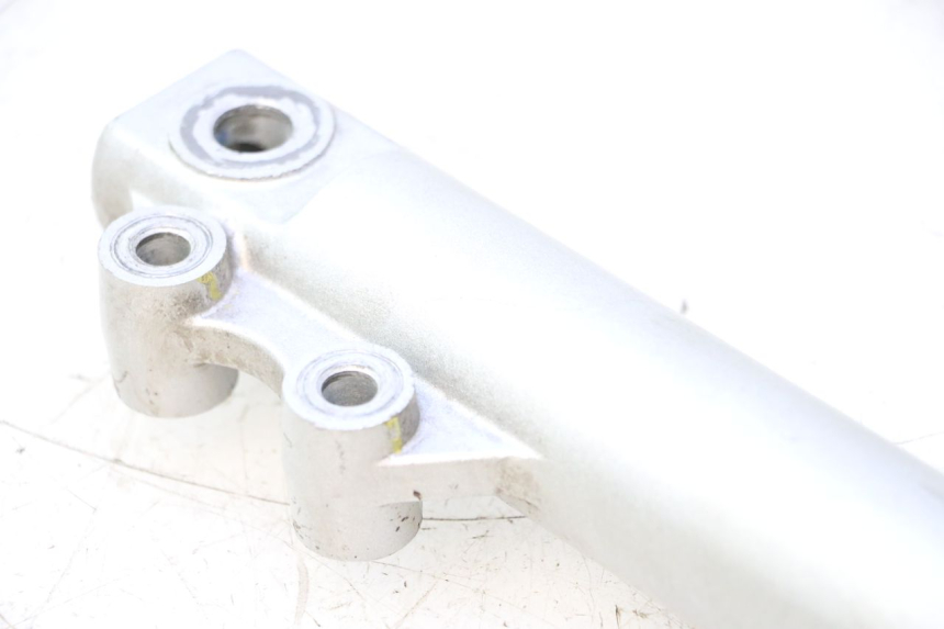 photo de STELO FORCELLA SINISTRA PEUGEOT KISBEE 4T 50 (2010 - 2017) - Dettagli dei punti di fissaggio