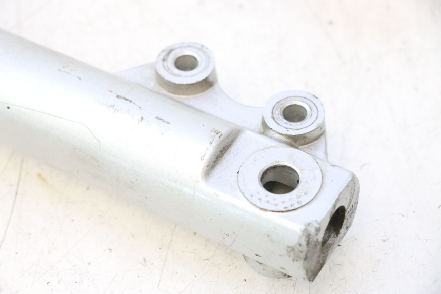 photo de STELO FORCELLA SINISTRA PEUGEOT KISBEE 4T 50 (2018 - 2022) - Caratteristiche distintive