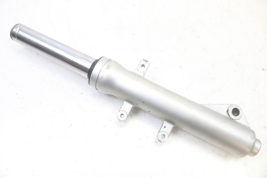 photo de STELO FORCELLA SINISTRA KYMCO GRAND DINK 125 (2008 - 2014) - Dettagli dei punti di fissaggio