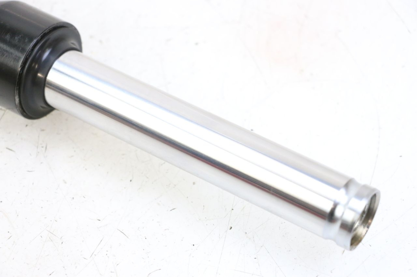 photo de STELO FORCELLA SINISTRA PEUGEOT TWEET 4T 50 (2023 - 2025) - Dettagli dei punti di fissaggio