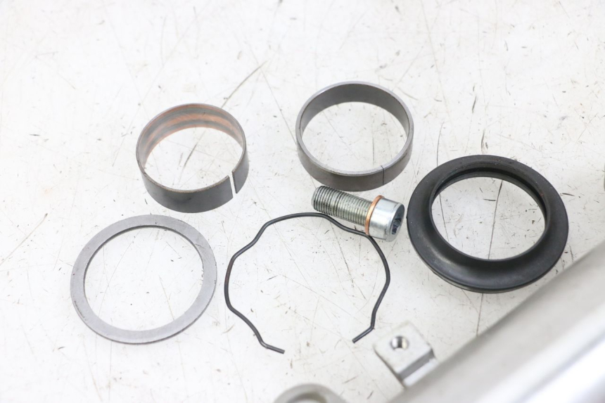 photo de FORCELLA SINISTRA SUZUKI SV N 650 (1999 - 2002) - Vista d'insieme del prodotto