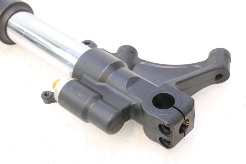 photo de STELO FORCELLA SINISTRA YAMAHA YZF R6 600 (2008 - 2009) - Primo piano tecnico