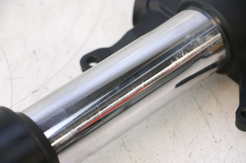 photo de STELO FORCELLA SINISTRA YAMAHA YZF R6 600 (2008 - 2009) - Marcature e riferimenti originali