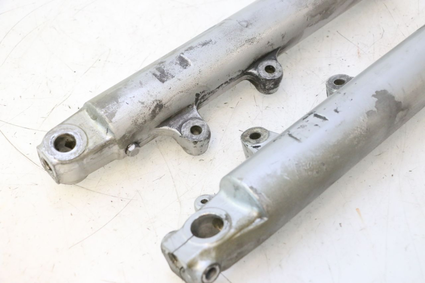 photo de STELO FORCELLA SUZUKI GSX F GSXF 750 (1988 - 1998) - Dettagli dei punti di fissaggio