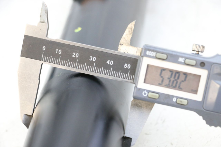 photo de STELO FORCELLA HUSQVARNA SVARTPILEN 401 (2018 - 2023) - Zoom sullo stato d'uso