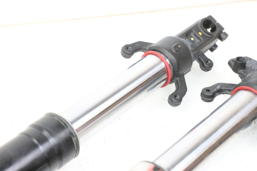 photo de STELO FORCELLA HUSQVARNA SVARTPILEN 401 (2018 - 2023) - Primo piano tecnico