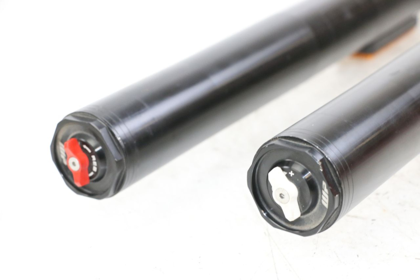 photo de STELO FORCELLA HUSQVARNA SVARTPILEN 401 (2018 - 2023) - Dettagli dei punti di fissaggio