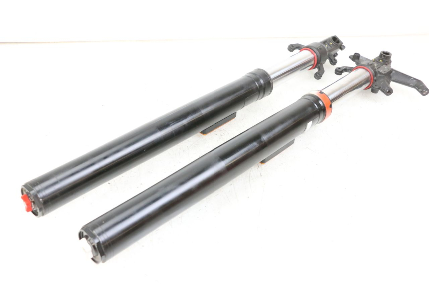 photo de STELO FORCELLA HUSQVARNA SVARTPILEN 401 (2018 - 2023) - Stato della superficie e materiale