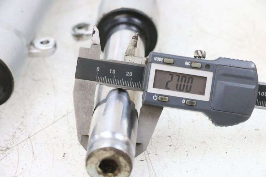 photo de STELO FORCELLA PEUGEOT KISBEE 2T 50 (2010 - 2017) - Dettaglio del componente