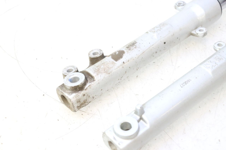 photo de STELO FORCELLA PEUGEOT KISBEE 2T 50 (2010 - 2017) - Dettagli dei punti di fissaggio