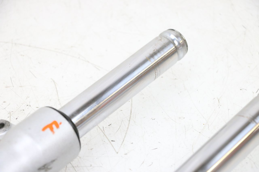 photo de STELO FORCELLA PEUGEOT KISBEE 4T 50 (2018 - 2022) - Dettagli dei punti di fissaggio