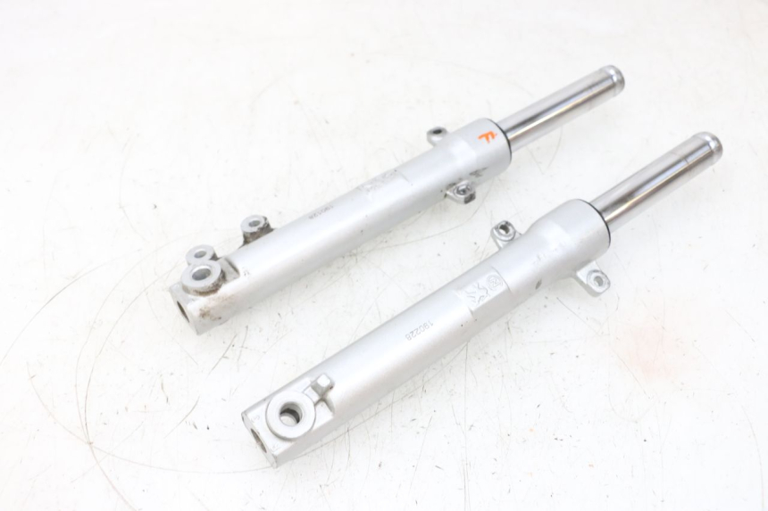 photo de STELO FORCELLA PEUGEOT KISBEE 4T 50 (2018 - 2022) - Stato della superficie e materiale