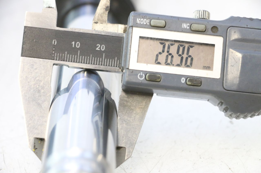 photo de STELO FORCELLA PEUGEOT KISBEE 4T 50 (2023 - 2026) - Dettaglio del componente