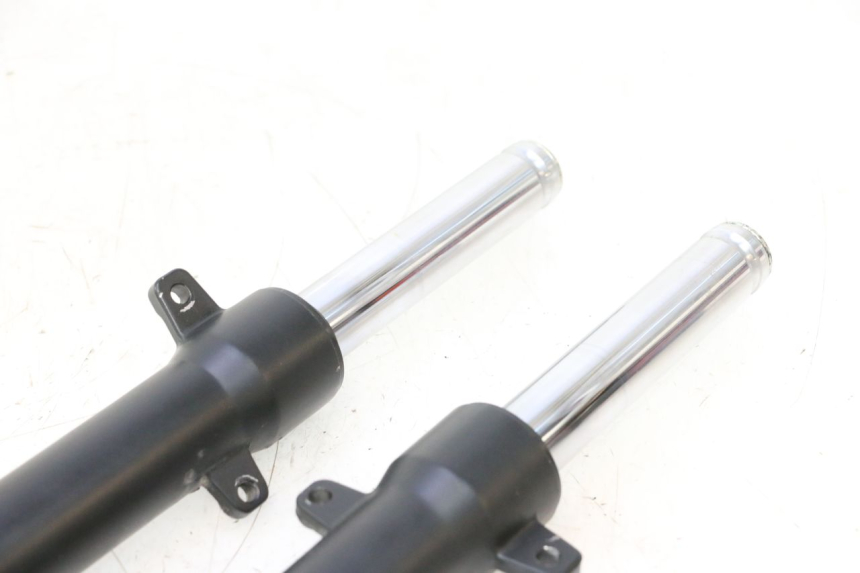 photo de STELO FORCELLA PEUGEOT KISBEE 4T 50 (2023 - 2026) - Caratteristiche distintive