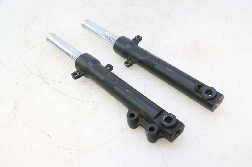 photo de STELO FORCELLA PEUGEOT KISBEE 4T 50 (2023 - 2026) - Altra angolazione