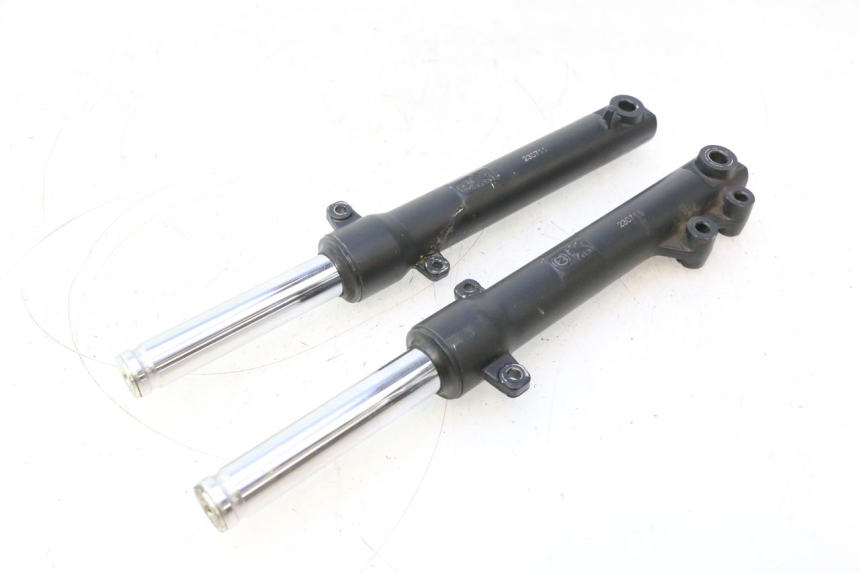 photo de STELO FORCELLA PEUGEOT KISBEE 4T 50 (2023 - 2026) - Dettagli dei punti di fissaggio