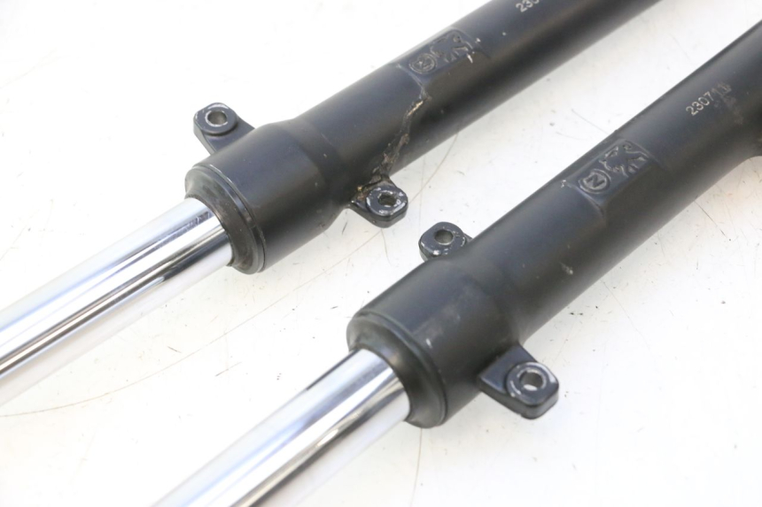 photo de STELO FORCELLA PEUGEOT KISBEE 4T 50 (2023 - 2026) - Stato della superficie e materiale