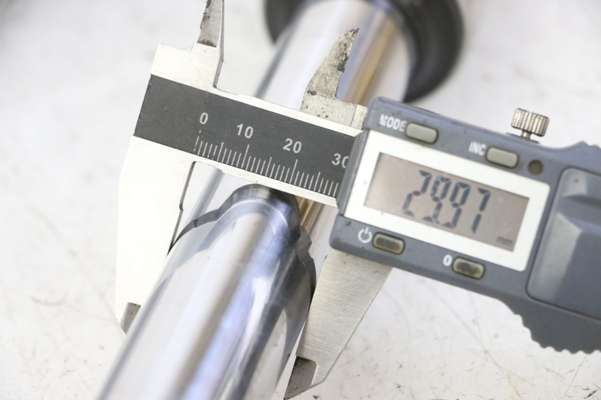 photo de STELO FORCELLA PIAGGIO LIBERTY 125 (1998 - 2008) - Zoom sullo stato d'uso