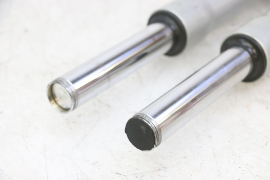 photo de STELO FORCELLA PIAGGIO LIBERTY 125 (1998 - 2008) - Dettagli dei punti di fissaggio