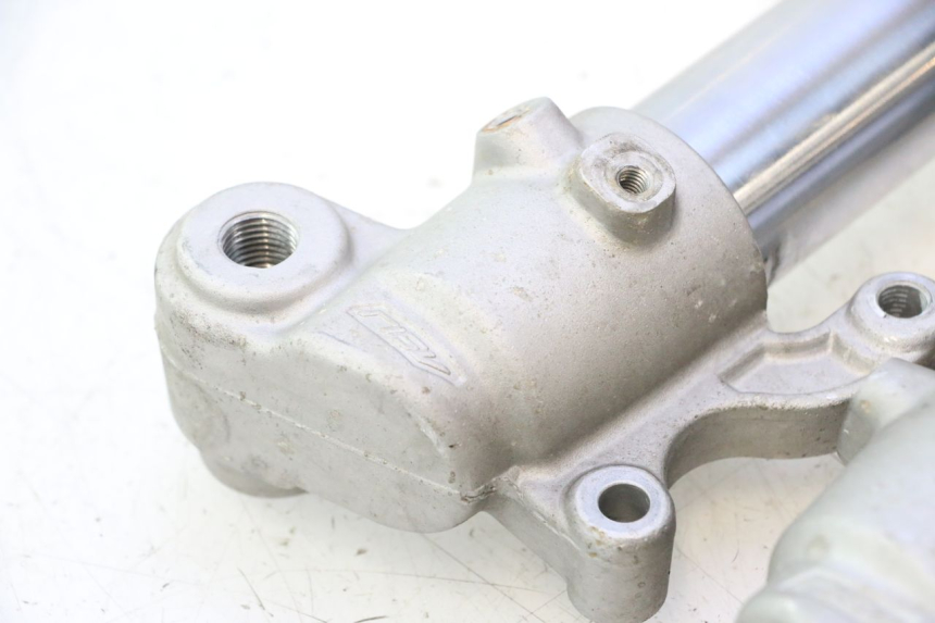 photo de STELO FORCELLA RIEJU MRT PRO SUPERMOTARD 50 (2007 - 2018) - Dettagli dei punti di fissaggio