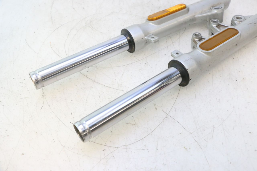 photo de STELO FORCELLA KYMCO LIKE 4T 50 (2019 - 2025) - Stato della superficie e materiale