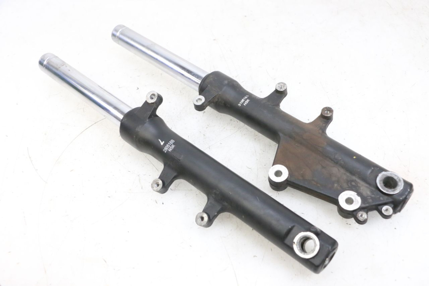 photo de STELO FORCELLA PIAGGIO NEW TYPHOON 50 (2018 - 2021) - Dettagli dei punti di fissaggio