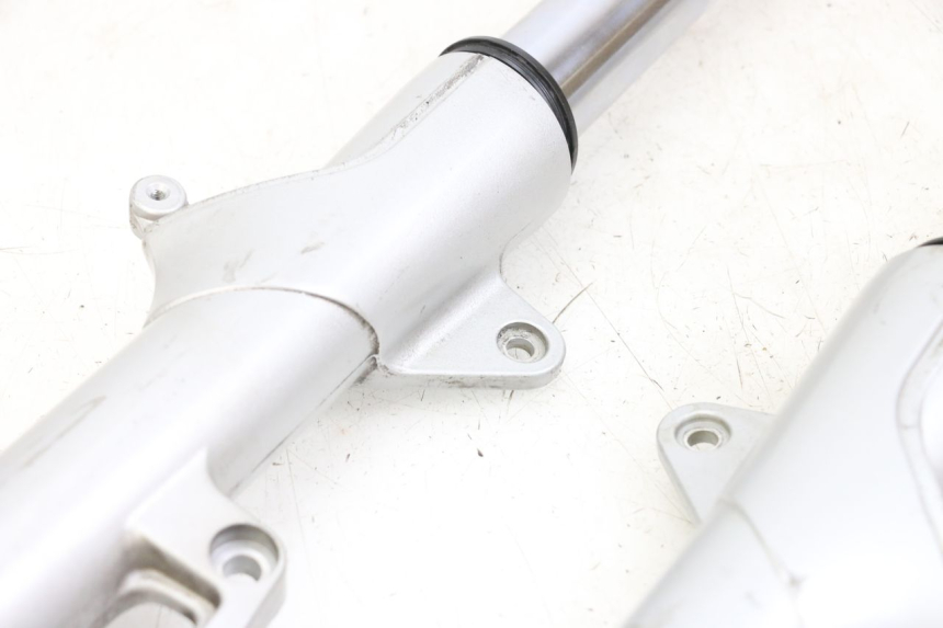 photo de STELO FORCELLA MOTO GUZZI NORGE 8V GT 1200 (2011 - 2016) - Caratteristiche distintive