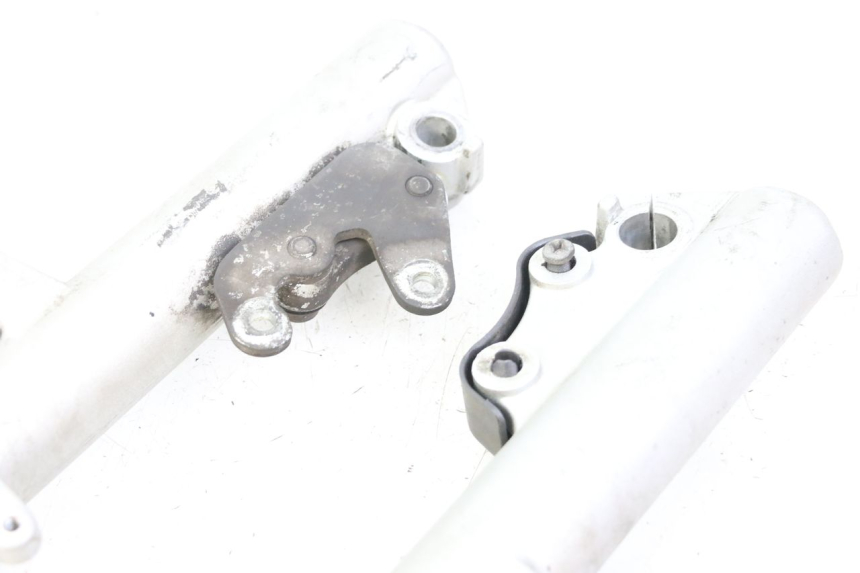 photo de STELO FORCELLA PIAGGIO X8 125 (2004 - 2007) - Stato della superficie e materiale