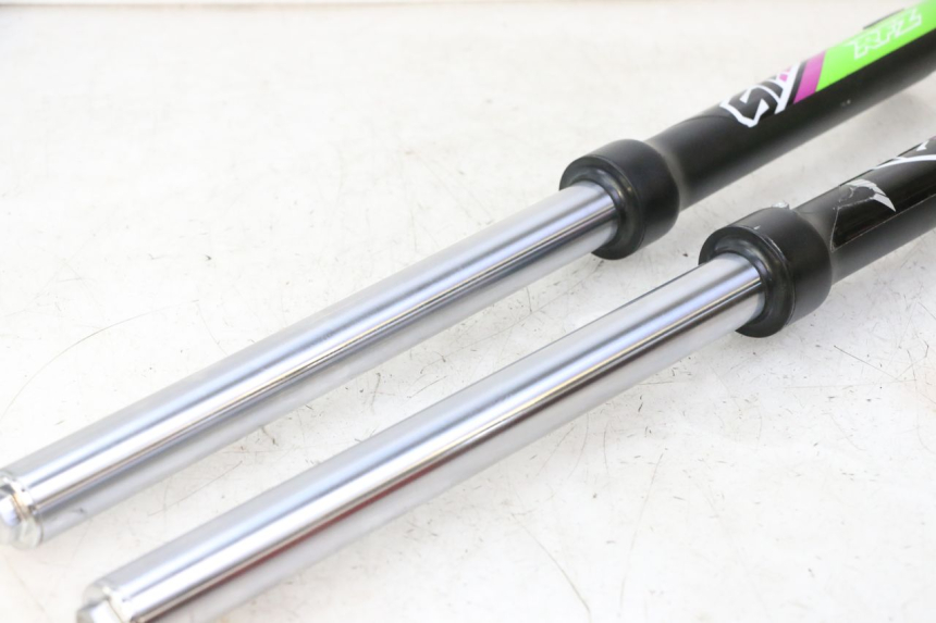 photo de STELO FORCELLA APOLLO RFZ 125 - Stato della superficie e materiale