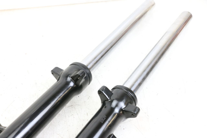 photo de STELO FORCELLA ROYAL ENFIELD CONTINENTAL GT 650 (2019 - 2024) - Zoom sullo stato d'uso