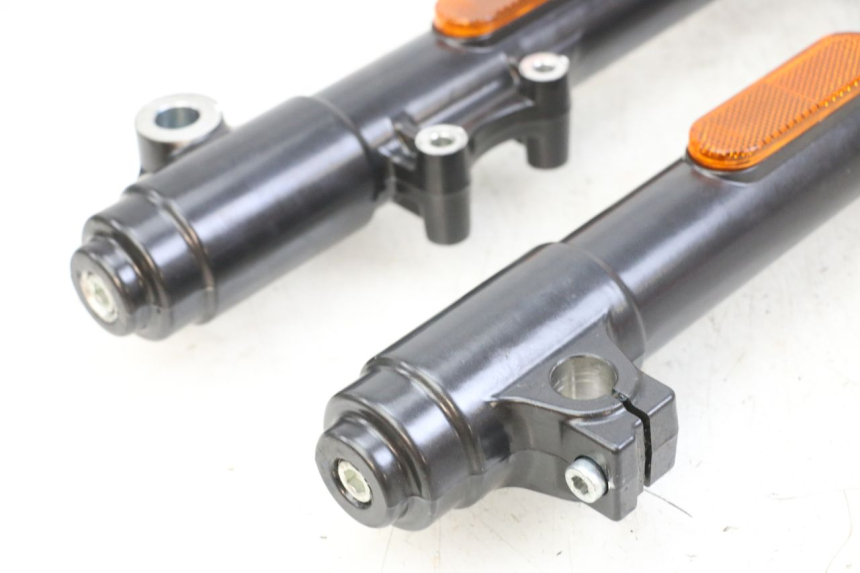 photo de STELO FORCELLA ROYAL ENFIELD SCRAM 411 (2022 - 2024) - Altra vista dell'articolo