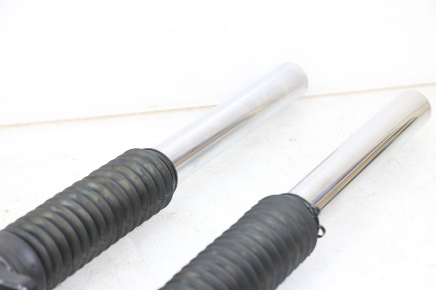 photo de STELO FORCELLA ROYAL ENFIELD SCRAM 411 (2022 - 2024) - Primo piano tecnico