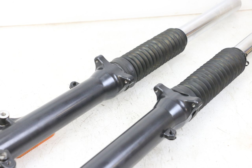 photo de STELO FORCELLA ROYAL ENFIELD SCRAM 411 (2022 - 2024) - Vista d'insieme del prodotto