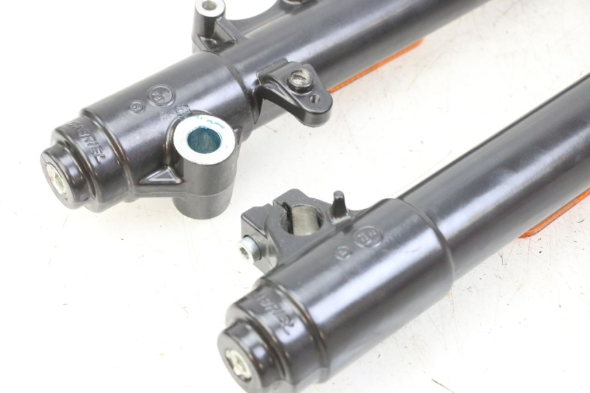 photo de STELO FORCELLA ROYAL ENFIELD SCRAM 411 (2022 - 2024) - Dettagli dei punti di fissaggio