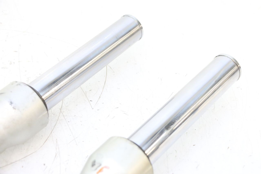 photo de STELO FORCELLA PEUGEOT SATELIS 125 (2006 - 2009) - Stato della superficie e materiale