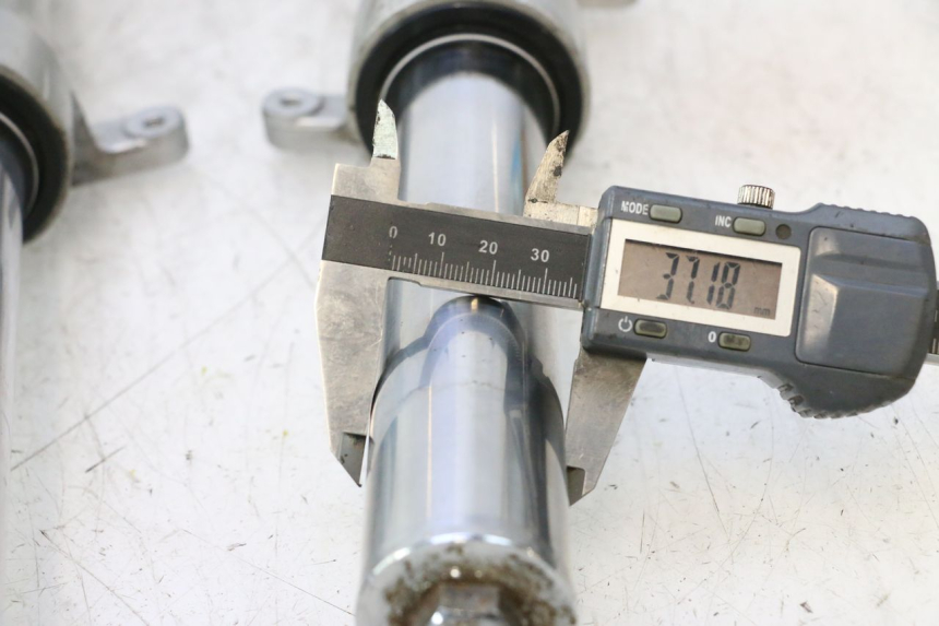 photo de STELO FORCELLA PEUGEOT SATELIS 125 (2013 - 2018) - Zoom sullo stato d'uso