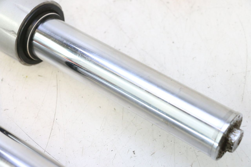 photo de STELO FORCELLA PEUGEOT SATELIS 125 (2013 - 2018) - Dettagli dei punti di fissaggio