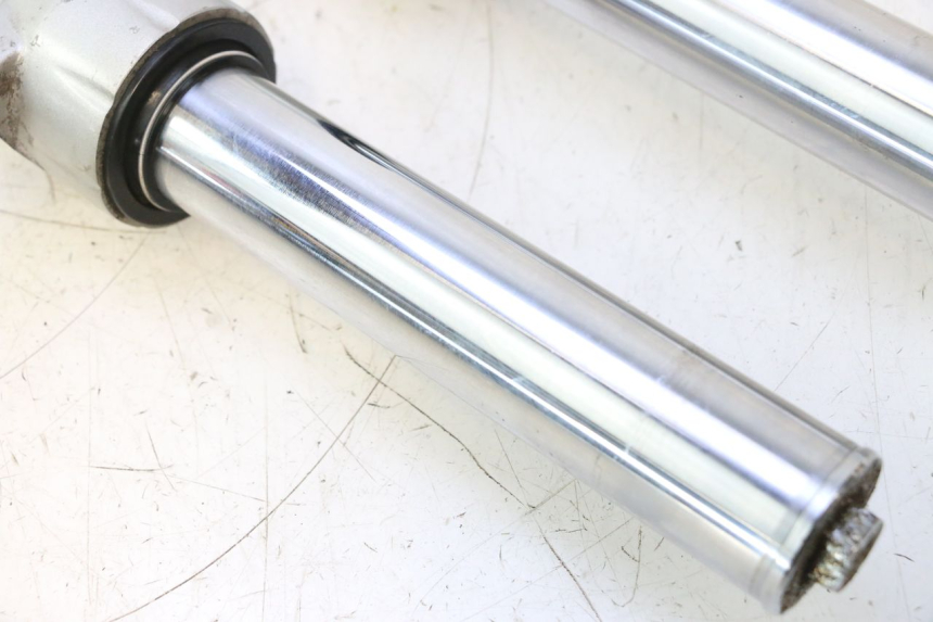 photo de STELO FORCELLA PEUGEOT SATELIS 125 (2013 - 2018) - Stato della superficie e materiale