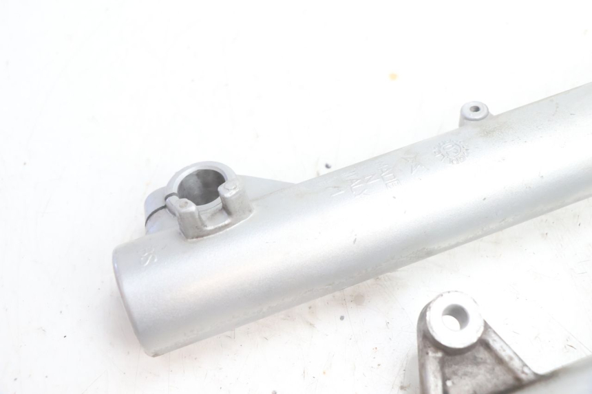 photo de STELO FORCELLA APRILIA SCARABEO GT 125 (1999 - 2007) - Dettaglio del componente