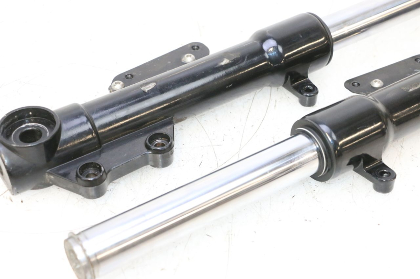 photo de STELO FORCELLA APRILIA SR MOTARD 50 (2012 - 2018) - Caratteristiche distintive