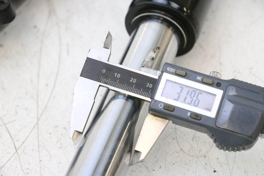 photo de STELO FORCELLA APRILIA SR MOTARD 50 (2012 - 2018) - Zoom sullo stato d'uso
